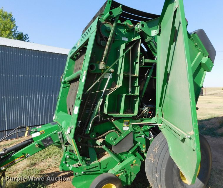 image for item DJ7675 2019 John Deere 560M  round baler