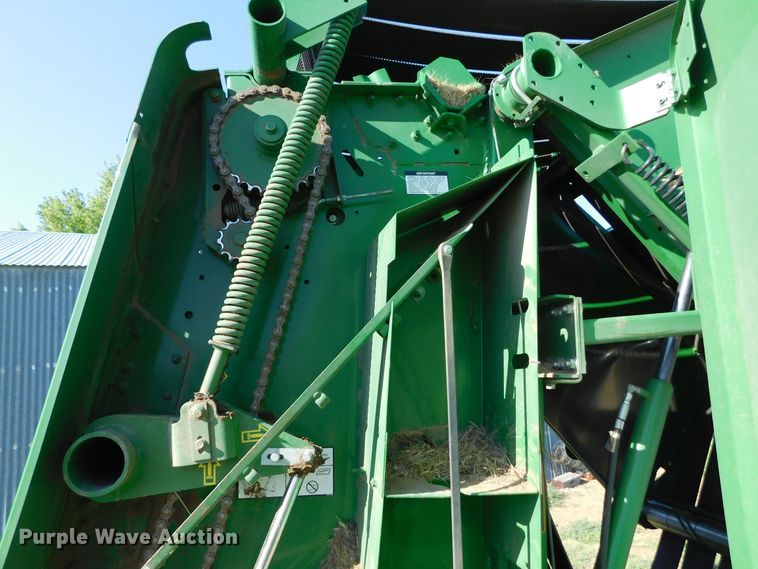 image for item DJ7675 2019 John Deere 560M  round baler