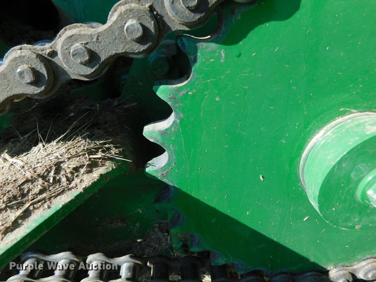 image for item DJ7675 2019 John Deere 560M  round baler