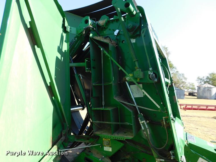 image for item DJ7675 2019 John Deere 560M  round baler
