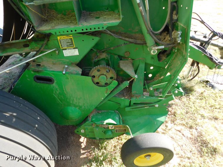 image for item DJ7675 2019 John Deere 560M  round baler