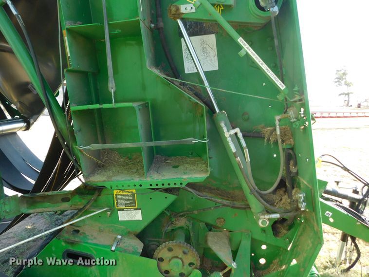 image for item DJ7675 2019 John Deere 560M  round baler