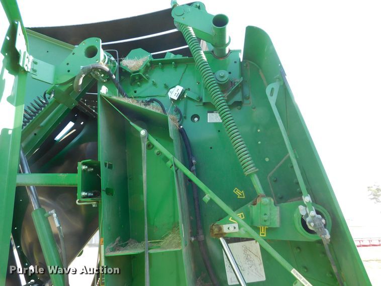 image for item DJ7675 2019 John Deere 560M  round baler