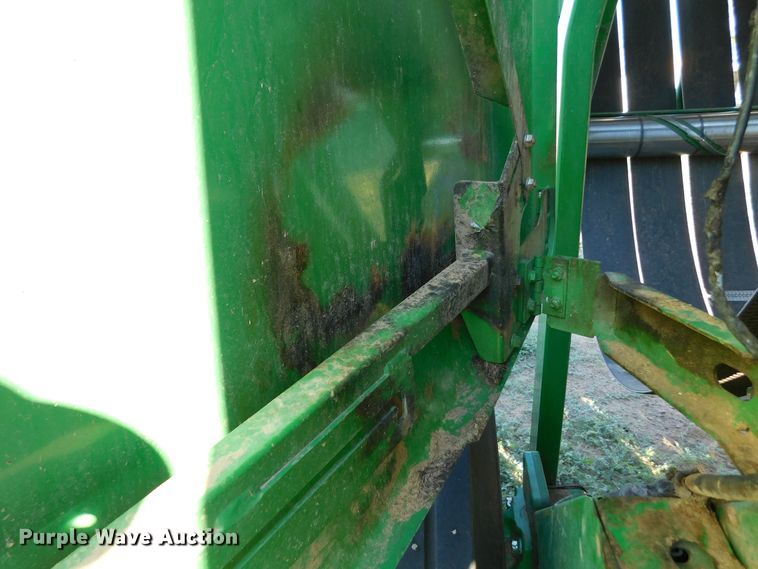 image for item DJ7675 2019 John Deere 560M  round baler