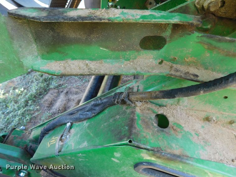 image for item DJ7675 2019 John Deere 560M  round baler