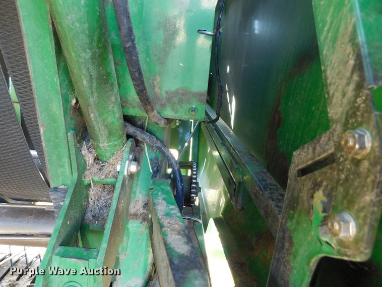 image for item DJ7675 2019 John Deere 560M  round baler
