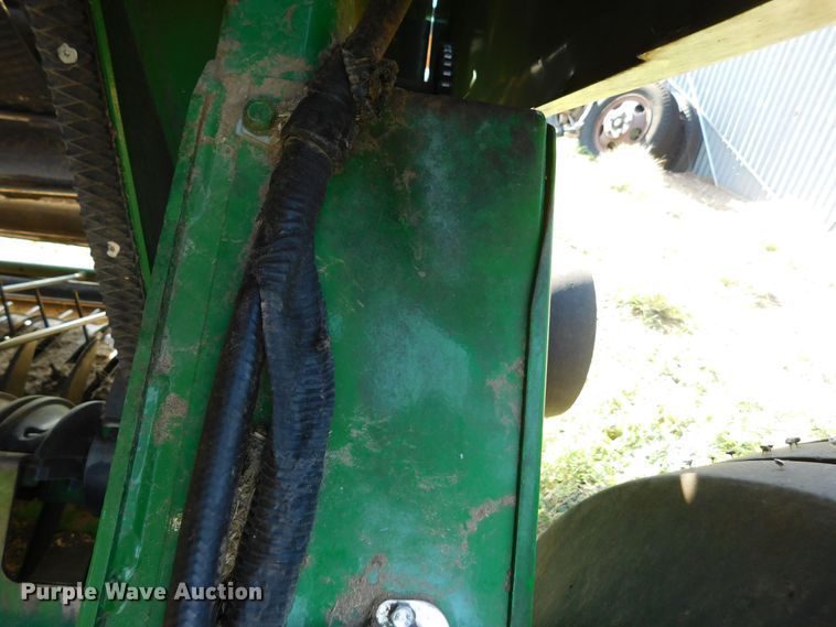 image for item DJ7675 2019 John Deere 560M  round baler