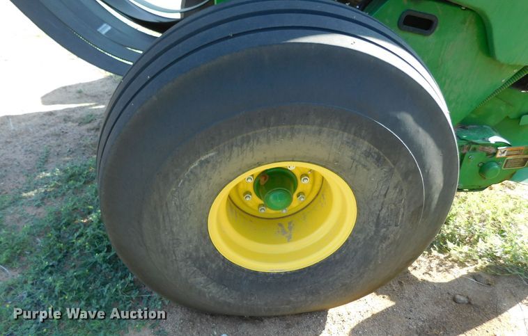 image for item DJ7675 2019 John Deere 560M  round baler