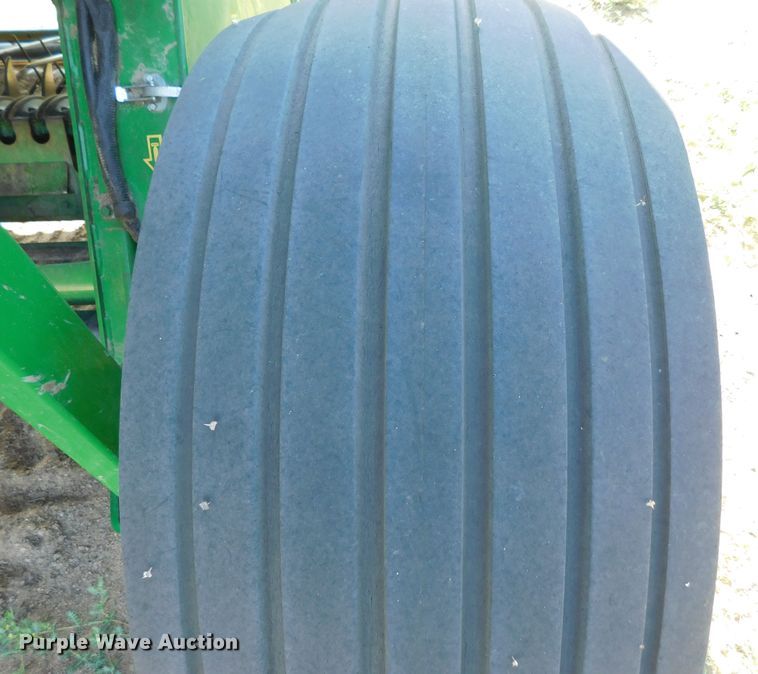 image for item DJ7675 2019 John Deere 560M  round baler