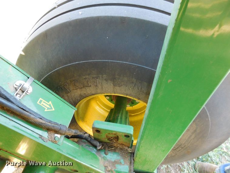 image for item DJ7675 2019 John Deere 560M  round baler