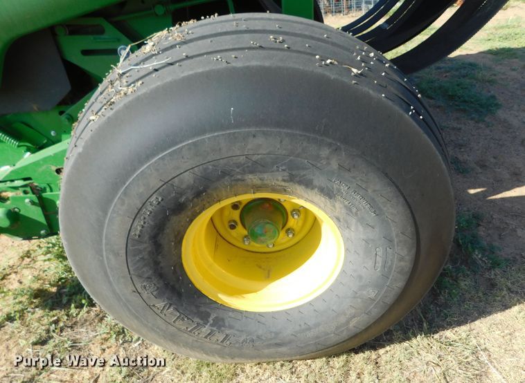 image for item DJ7675 2019 John Deere 560M  round baler