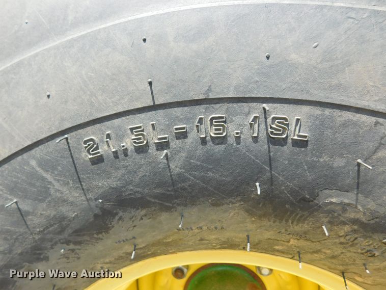 image for item DJ7675 2019 John Deere 560M  round baler