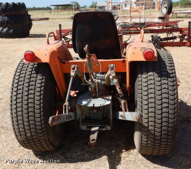 image for item DK0372 Kubota B8200  MFWD lawn tractor