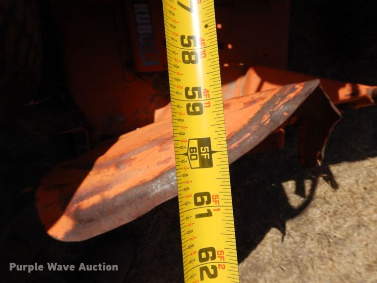 image for item DK0372 Kubota B8200  MFWD lawn tractor