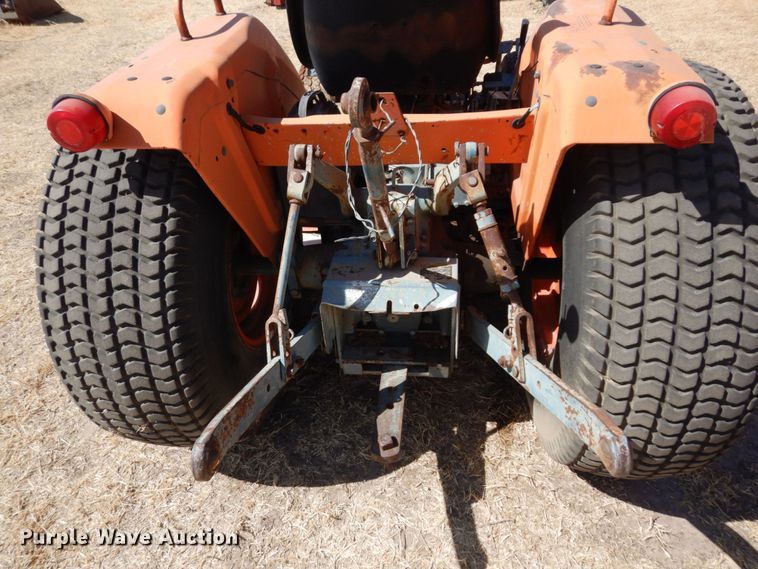 image for item DK0372 Kubota B8200  MFWD lawn tractor