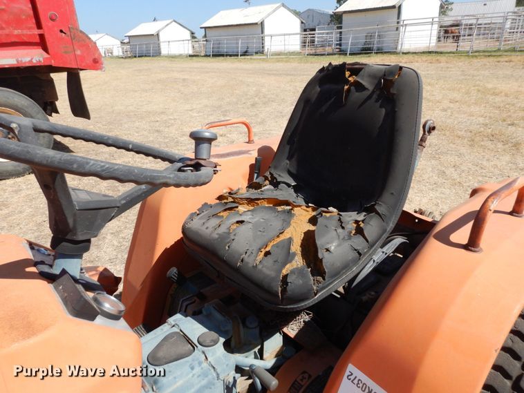 image for item DK0372 Kubota B8200  MFWD lawn tractor