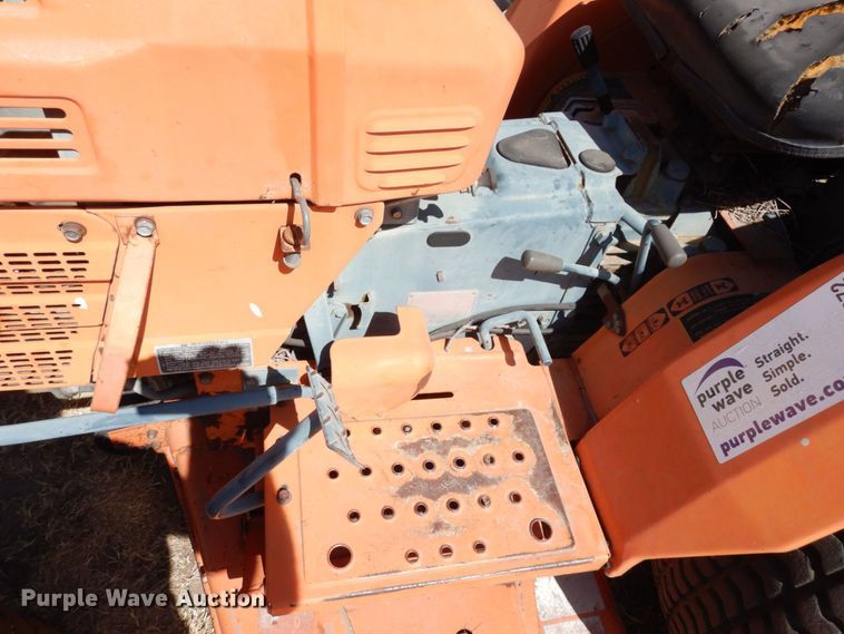 image for item DK0372 Kubota B8200  MFWD lawn tractor