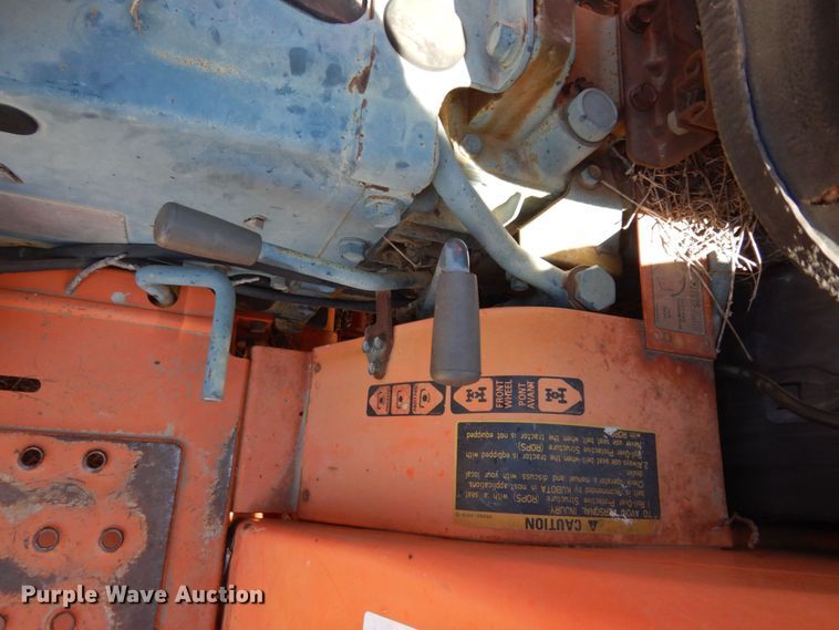 image for item DK0372 Kubota B8200  MFWD lawn tractor