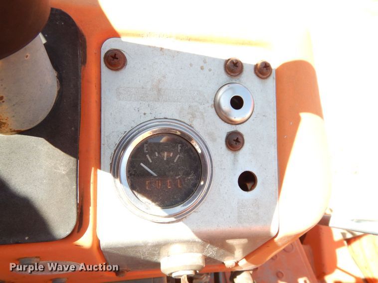 image for item DK0372 Kubota B8200  MFWD lawn tractor