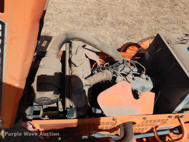 image for item DK0372 Kubota B8200  MFWD lawn tractor