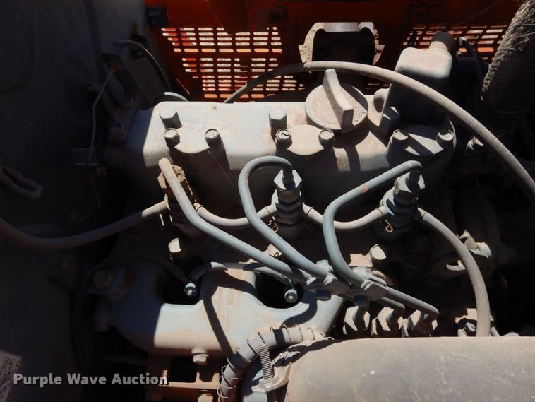 image for item DK0372 Kubota B8200  MFWD lawn tractor