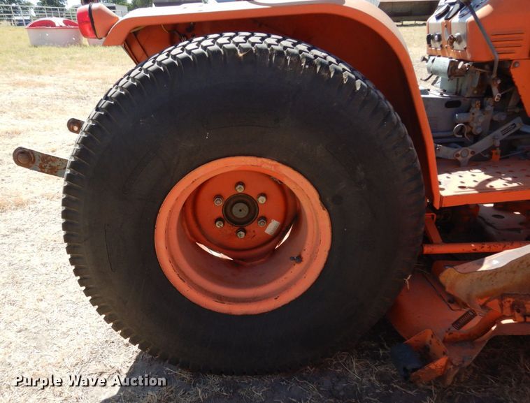 image for item DK0372 Kubota B8200  MFWD lawn tractor