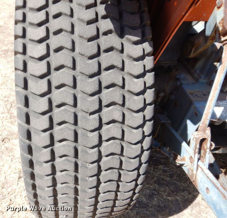 image for item DK0372 Kubota B8200  MFWD lawn tractor