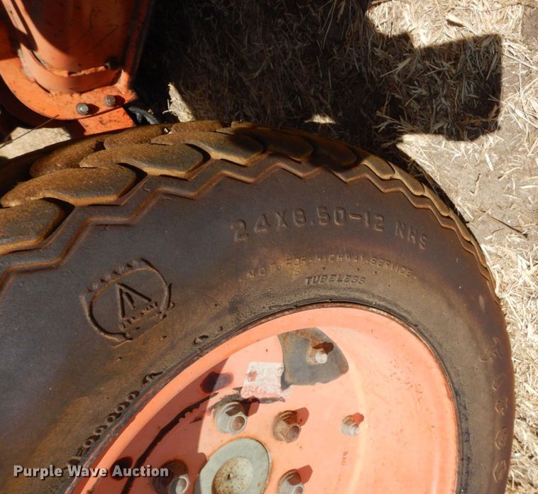 image for item DK0372 Kubota B8200  MFWD lawn tractor