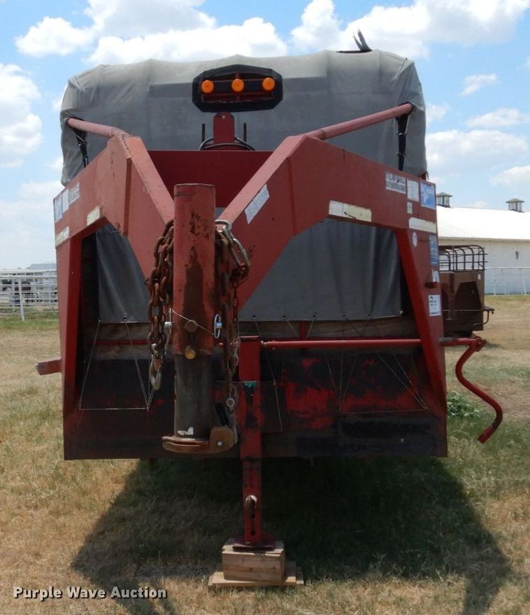 image for item DK0377 2004 Gooseneck Trailers A7B1  livestock trailer