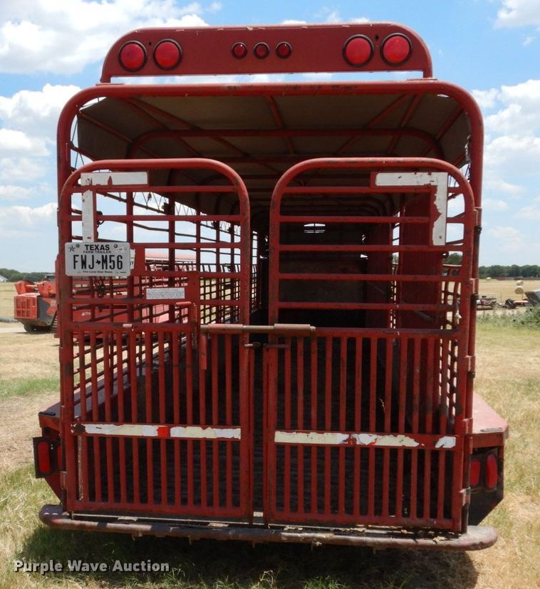 image for item DK0377 2004 Gooseneck Trailers A7B1  livestock trailer