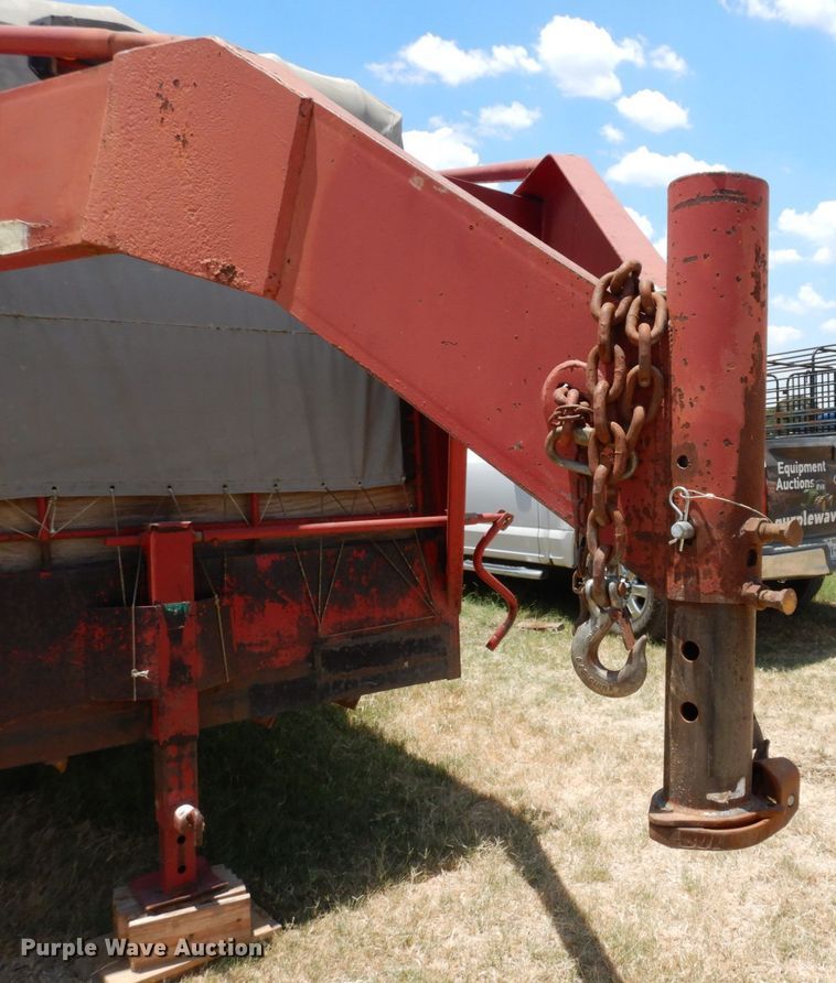 image for item DK0377 2004 Gooseneck Trailers A7B1  livestock trailer