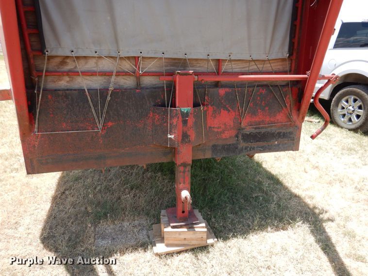 image for item DK0377 2004 Gooseneck Trailers A7B1  livestock trailer