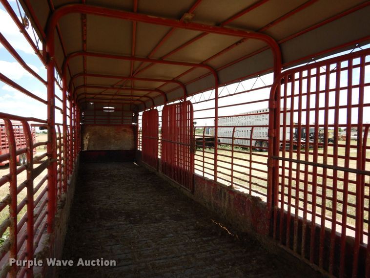 image for item DK0377 2004 Gooseneck Trailers A7B1  livestock trailer