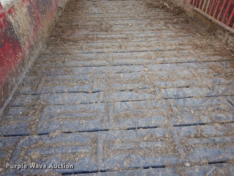 image for item DK0377 2004 Gooseneck Trailers A7B1  livestock trailer