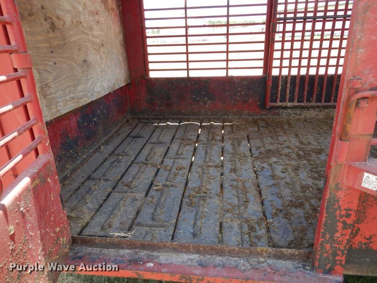 image for item DK0377 2004 Gooseneck Trailers A7B1  livestock trailer