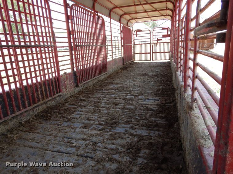 image for item DK0377 2004 Gooseneck Trailers A7B1  livestock trailer