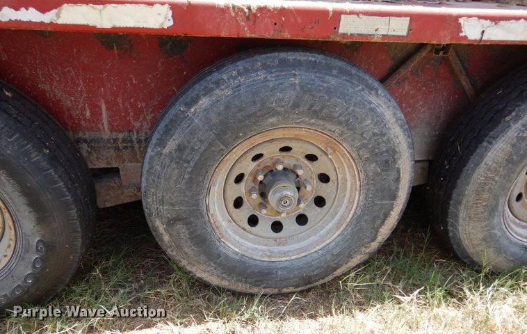 image for item DK0377 2004 Gooseneck Trailers A7B1  livestock trailer