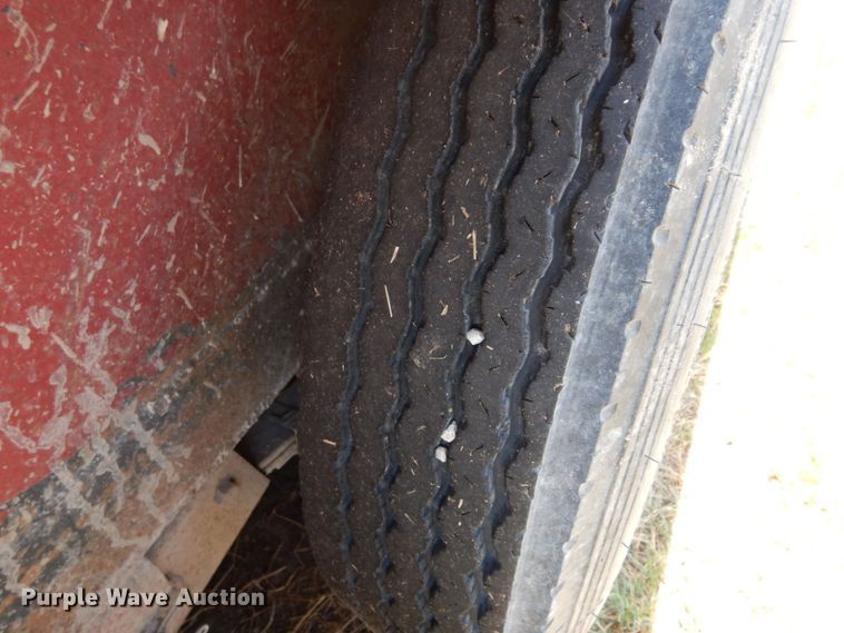 image for item DK0377 2004 Gooseneck Trailers A7B1  livestock trailer