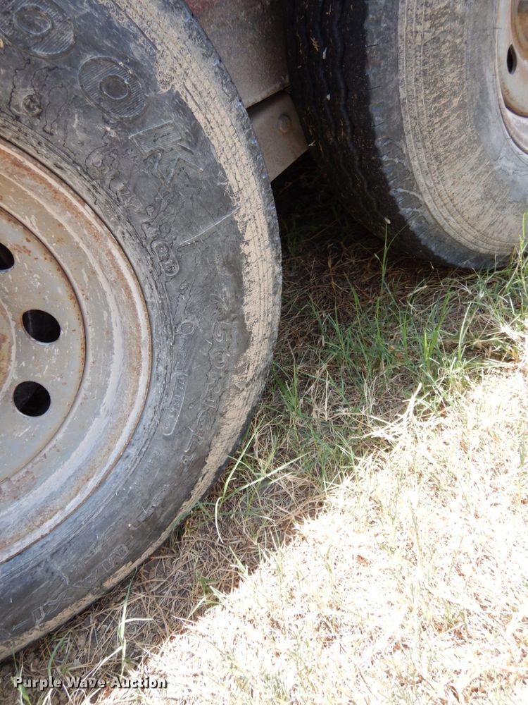 image for item DK0377 2004 Gooseneck Trailers A7B1  livestock trailer