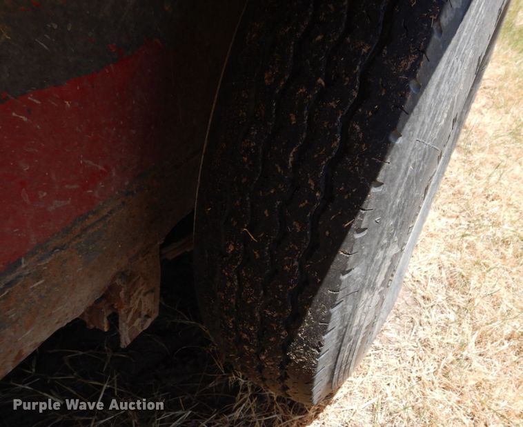 image for item DK0377 2004 Gooseneck Trailers A7B1  livestock trailer