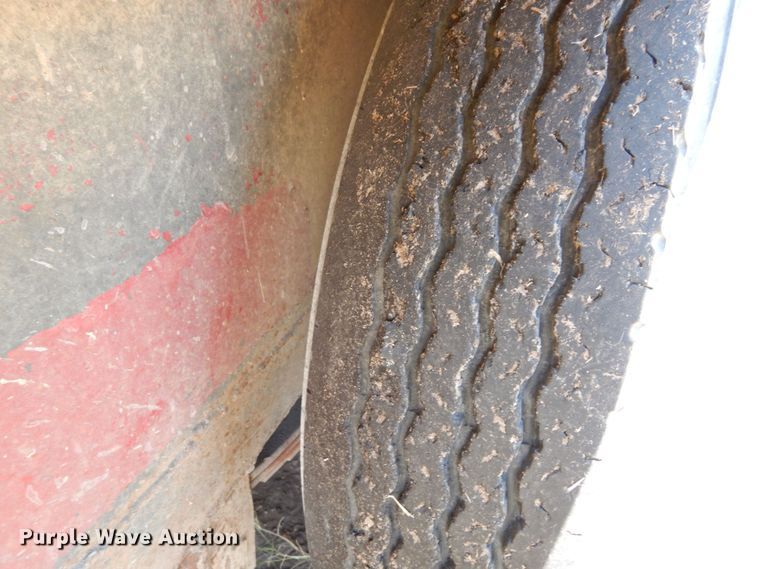 image for item DK0377 2004 Gooseneck Trailers A7B1  livestock trailer