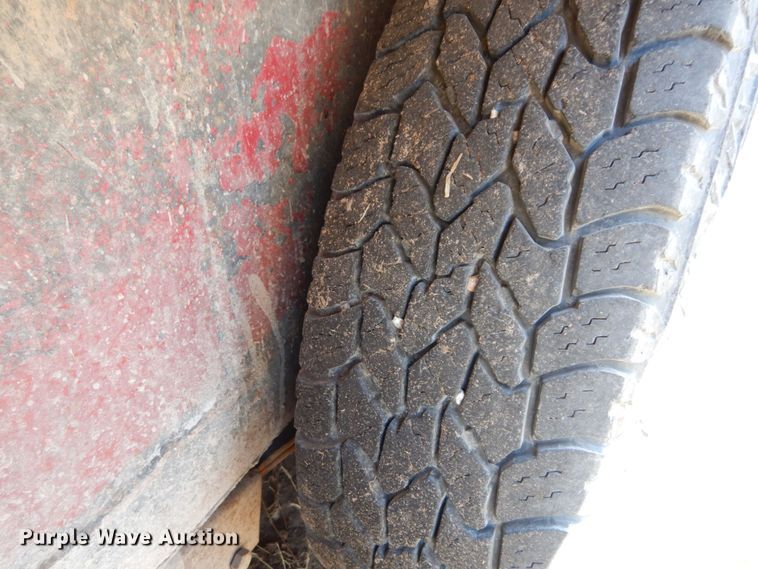 image for item DK0377 2004 Gooseneck Trailers A7B1  livestock trailer