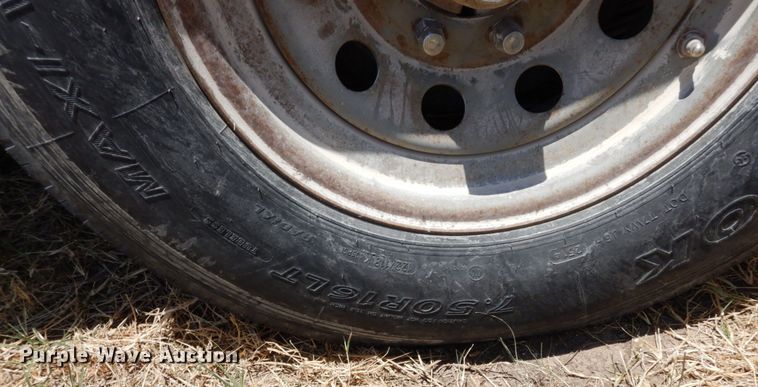image for item DK0377 2004 Gooseneck Trailers A7B1  livestock trailer