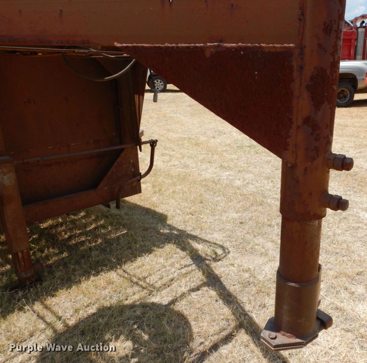 image for item DK0378 1984 Kinnamore  livestock trailer