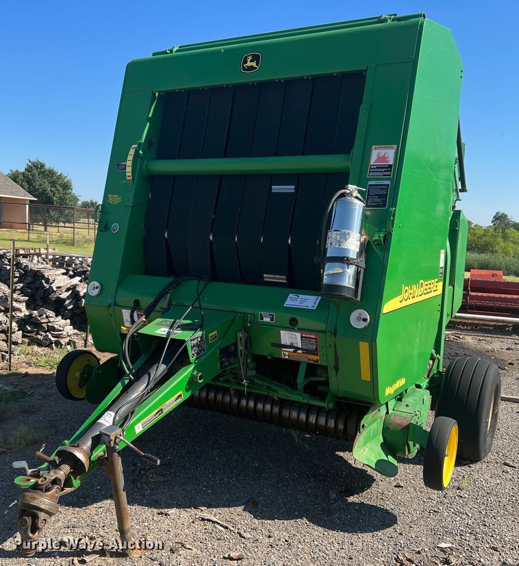 image for item DK7020 2004 John Deere 567  round baler