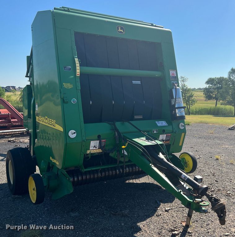 image for item DK7020 2004 John Deere 567  round baler