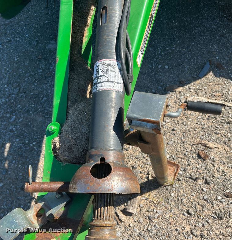 image for item DK7020 2004 John Deere 567  round baler