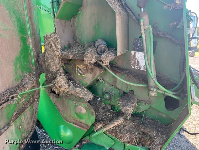 image for item DK7020 2004 John Deere 567  round baler
