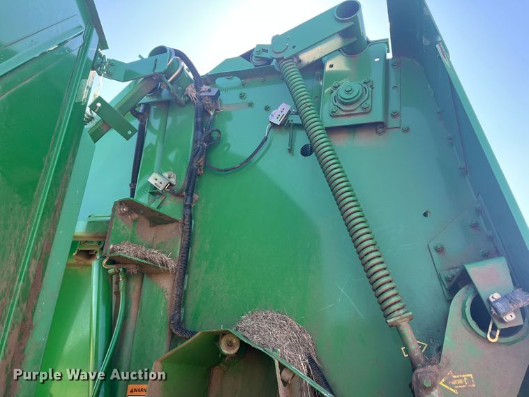 image for item DK7020 2004 John Deere 567  round baler