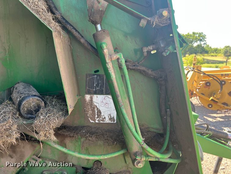 image for item DK7020 2004 John Deere 567  round baler
